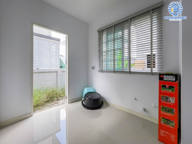 บ้านเดี่ยวมือสองนนทบุรี ม.เพอร์เฟคพาร์ค ชัยพฤกษ์ แบรนด์คุณภาพจาก "พร็อพเพอร์ตี้ เพอร์เฟค" เนื้อที่ 62.20 ตร.ว. ฟังก์ชัน 3 ห้องนอน 3 ห้องน้ำ  แถมแอร์ 3 เครื่อง บรรยากาศร่มรื่น เงียบสงบ ส่วนกลางครบ!! เชื่อมต่อถนนหลัก ชัยพฤกษ์ กาญจนาภิเษก ใกล้ MRT "สถานีคลองบางไผ่"